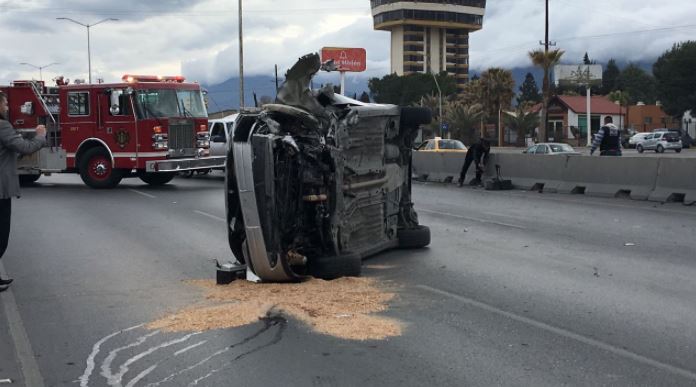 Se registra fuerte volcadura sobre boulevard Fundadores