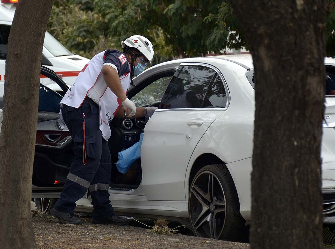 Atacan a balazos a hombre en Culiacán; sicarios regresan para rematarlo