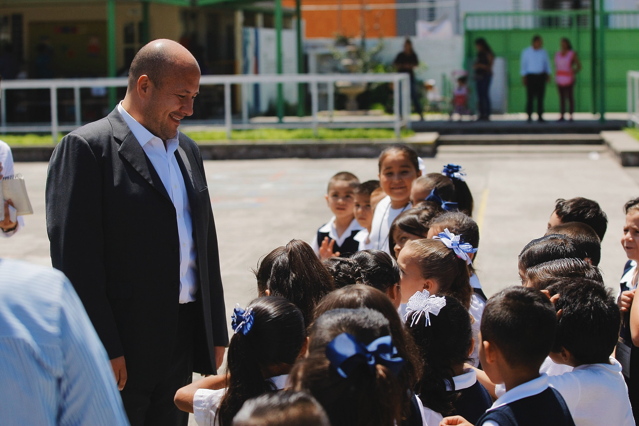 SEP alista plan para prevenir entrada de armas en escuelas