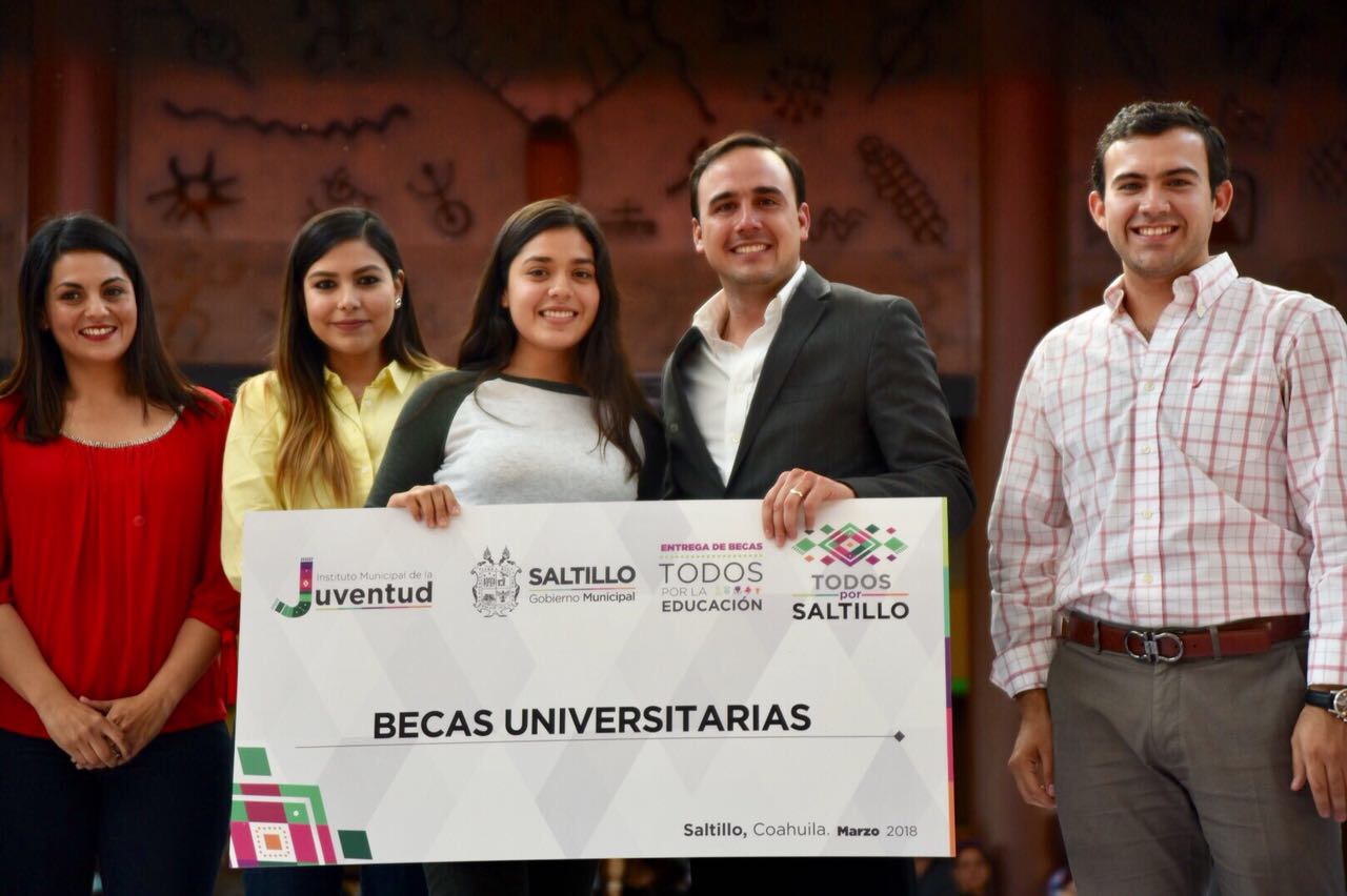Entrega Manolo Becas Universitarias <br>”Todos por la Educación”