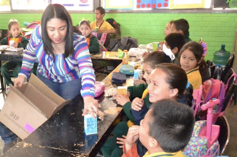 Entrega DIF desayunos en escuelas de Coahuila