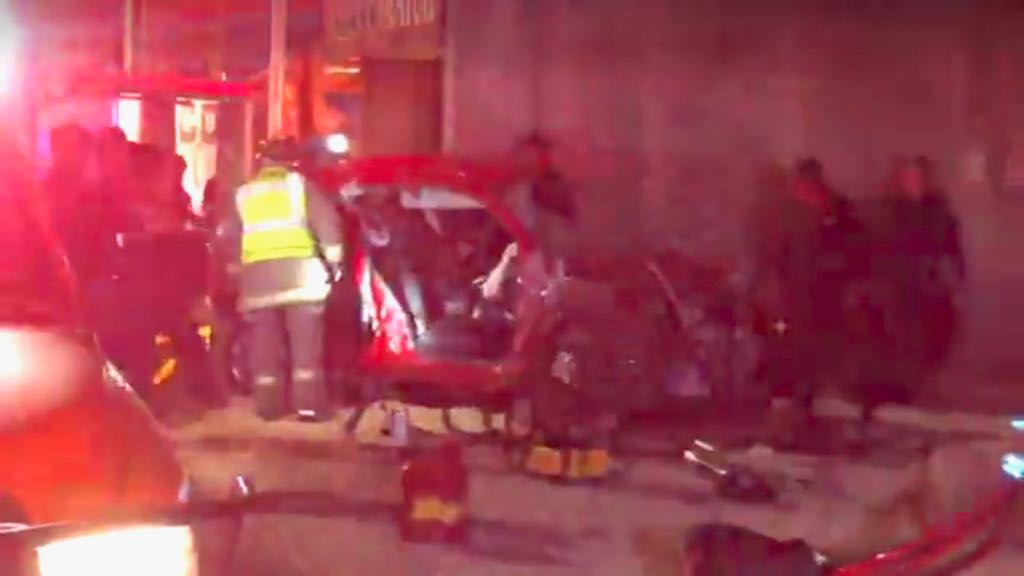 Se mata mujer en aparatoso choque <br>en Saltillo; quedan tres prensados