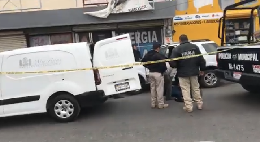 Fallece hombre en vía publica en Saltillo dentro de su vehículo