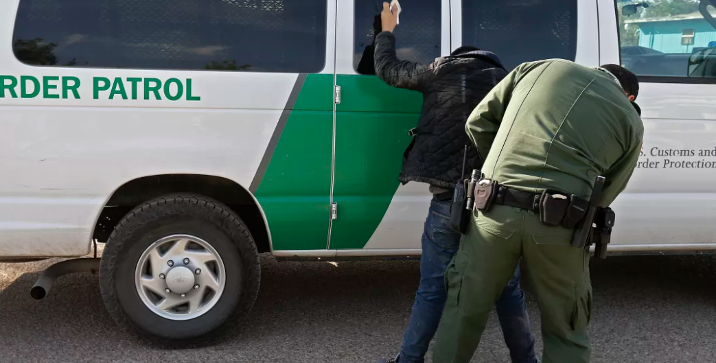 Mexicano era agente de patrulla fronteriza con documentos falsos