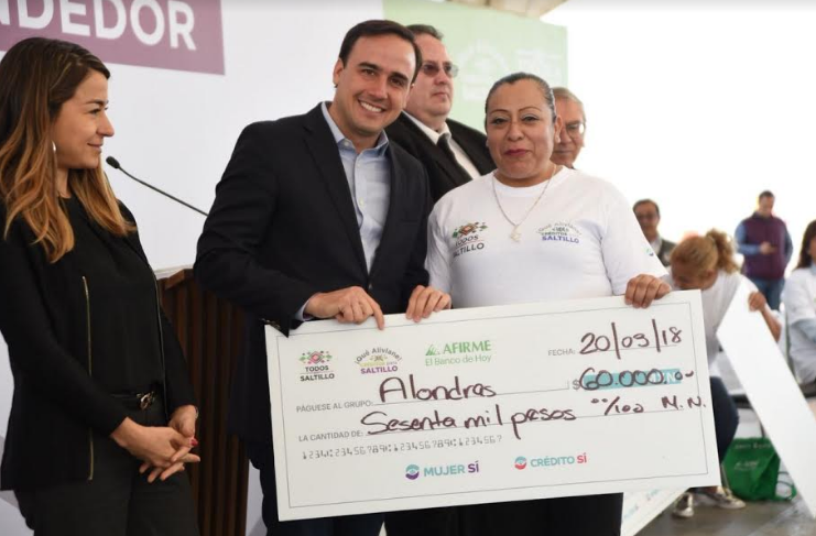 Entrega Manolo apoyo a emprendedores saltillenses