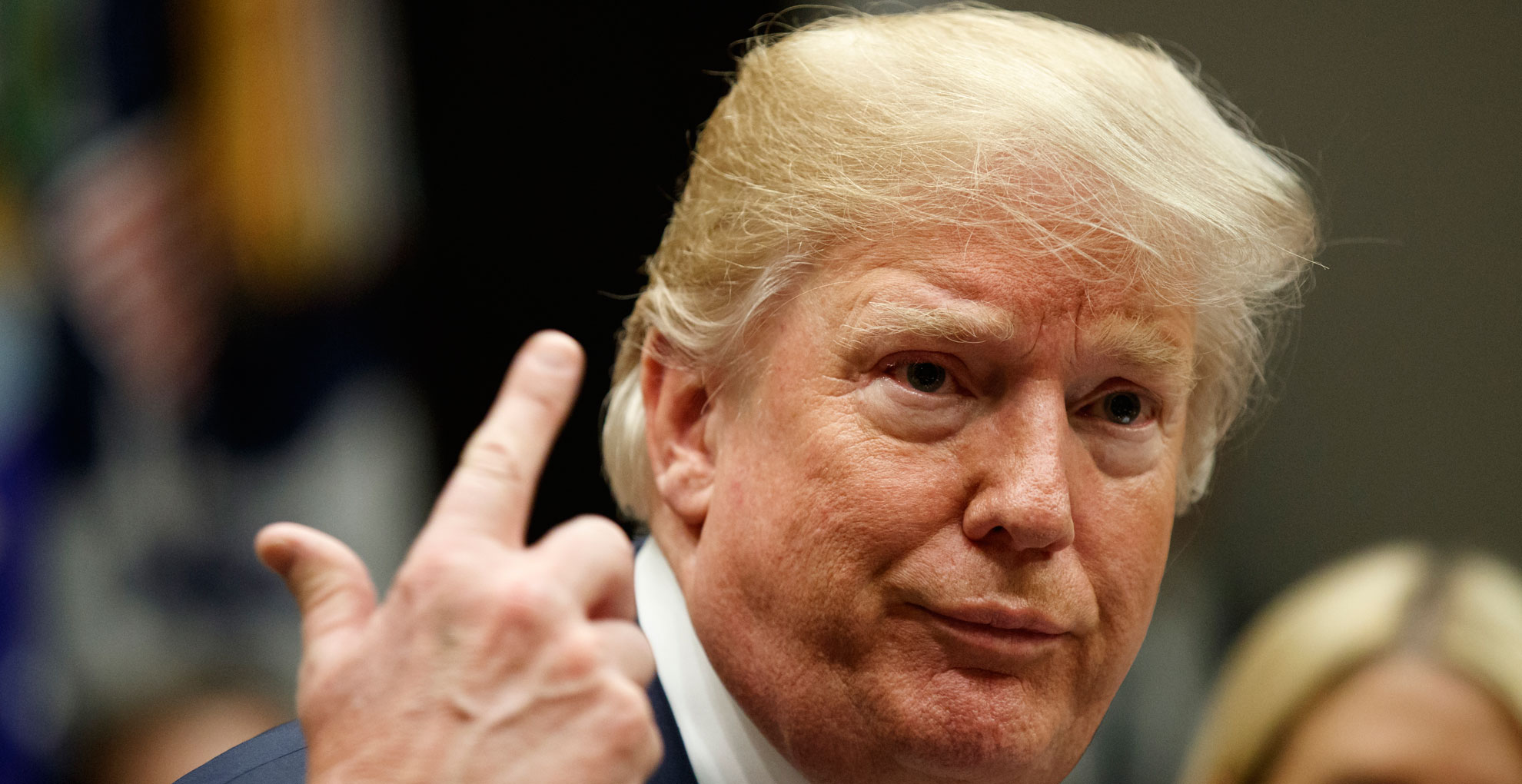 Defiende secretaria de Educación de EUA plan de armar a maestros