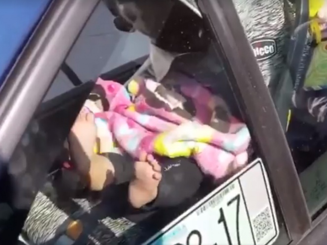 Madre del año, dejó a su bebé en el auto para irse a desayunar