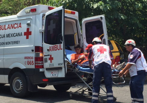 Rescatan a cuatro menores y tres adultos extraviados en cerros de NL
