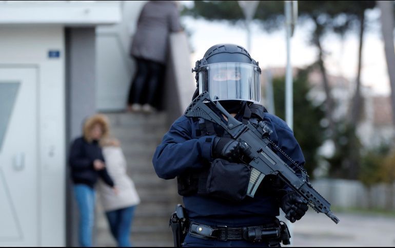 Macron reporta tres muertos y 16 heridos en atentado en Francia