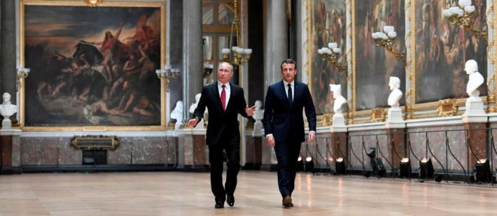 Macron felicita a Putin por reelección y le pide aclare ataque a exespía
