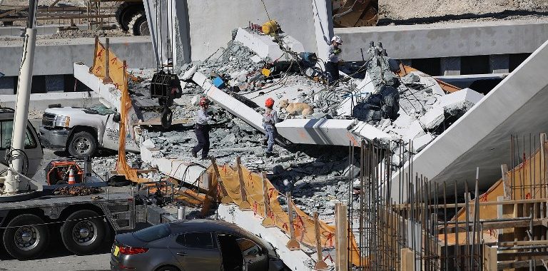 Aumentan a seis los muertos en colapso de puente universitario en Miami