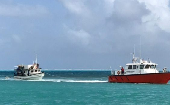 Rescata Marina a dos pescadores en costas de Guerrero
