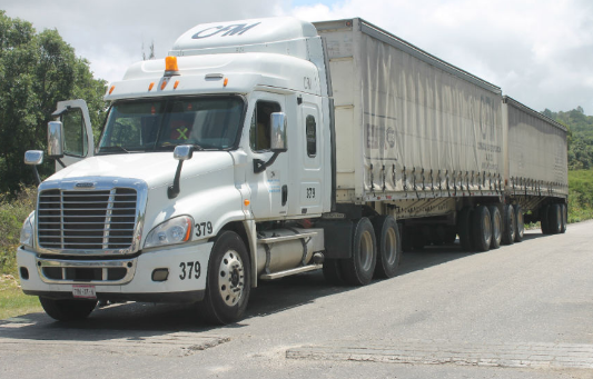 Repunta en Texas contrabando de indocumentados en cajas de tráileres