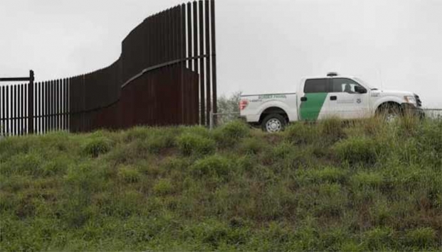 Muere pareja de mexicanos en California al huir de migración