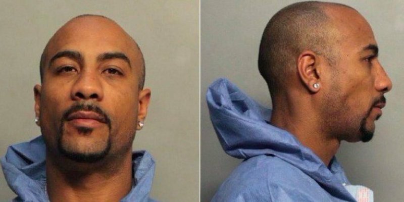 Boxeador mata a su padre y luego se recuesta a ver televisión