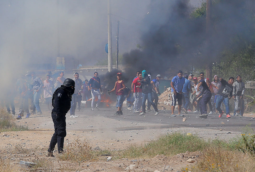 Acusan al obispo Vera de <br>llevar violencia a la Laguna