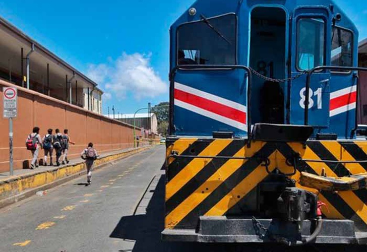 Estudiante muere arrollado por tren tras cumplir reto