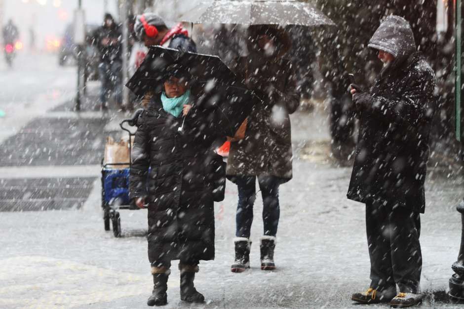Inicia la primavera en Nueva York con tormenta de nieve