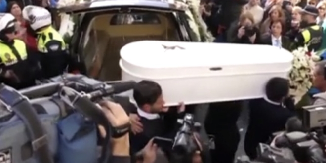 Cientos asisten al funeral del niño Gabriel Cruz; cuyo asesinato conmocionó a España