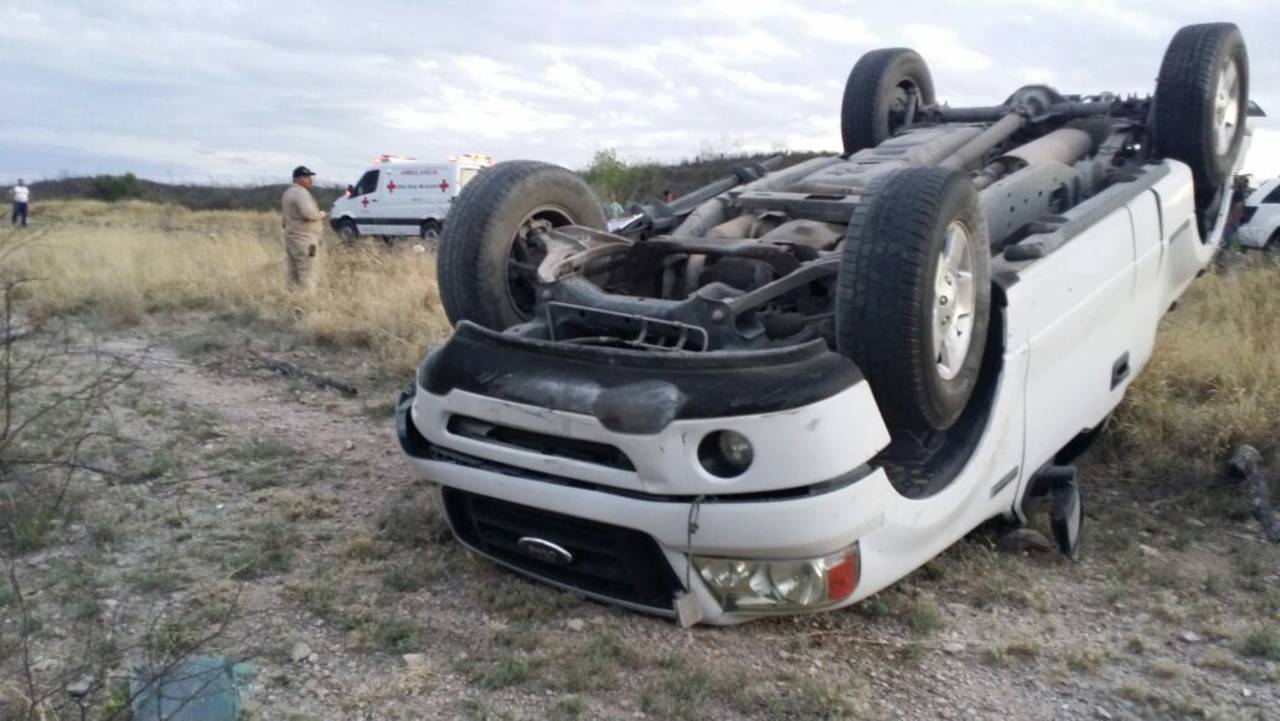 Joven de 17 años muere en volcadura