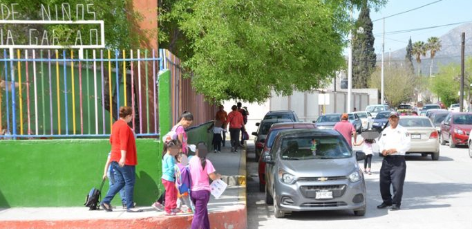 Viola conserje de Jardín de Niños a pequeña de 5 años en Castaños