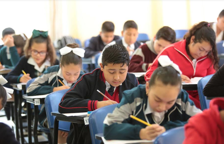 Aplican 900 alumnos segundo exámen de la Olimpiada del Conocimiento