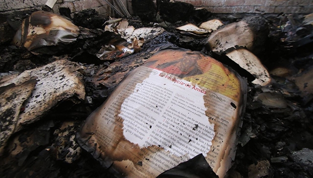 Incendian biblioteca de secundaria en Saltillo