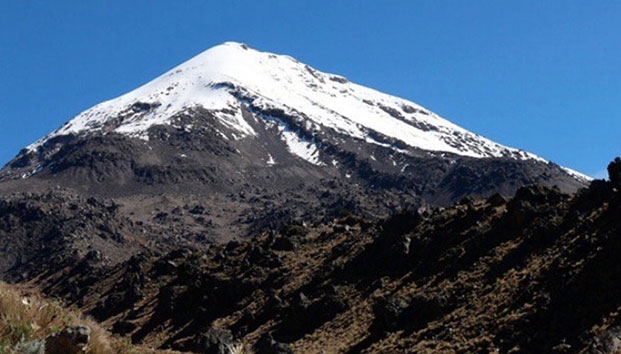 Hallan sitio arqueológico en el Pico de Orizaba