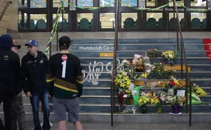 Asciende a 16 número de víctimas fatales en accidente en Canadá