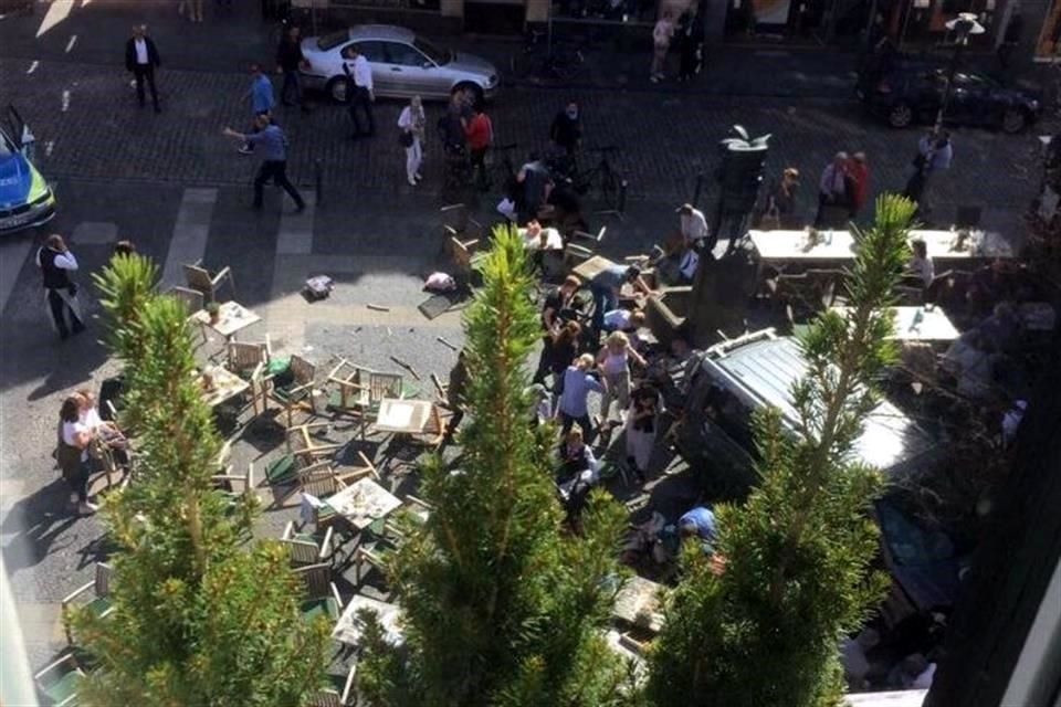 Camión embiste a multitud en <br>Alemania; 3 muertos y 30 heridos