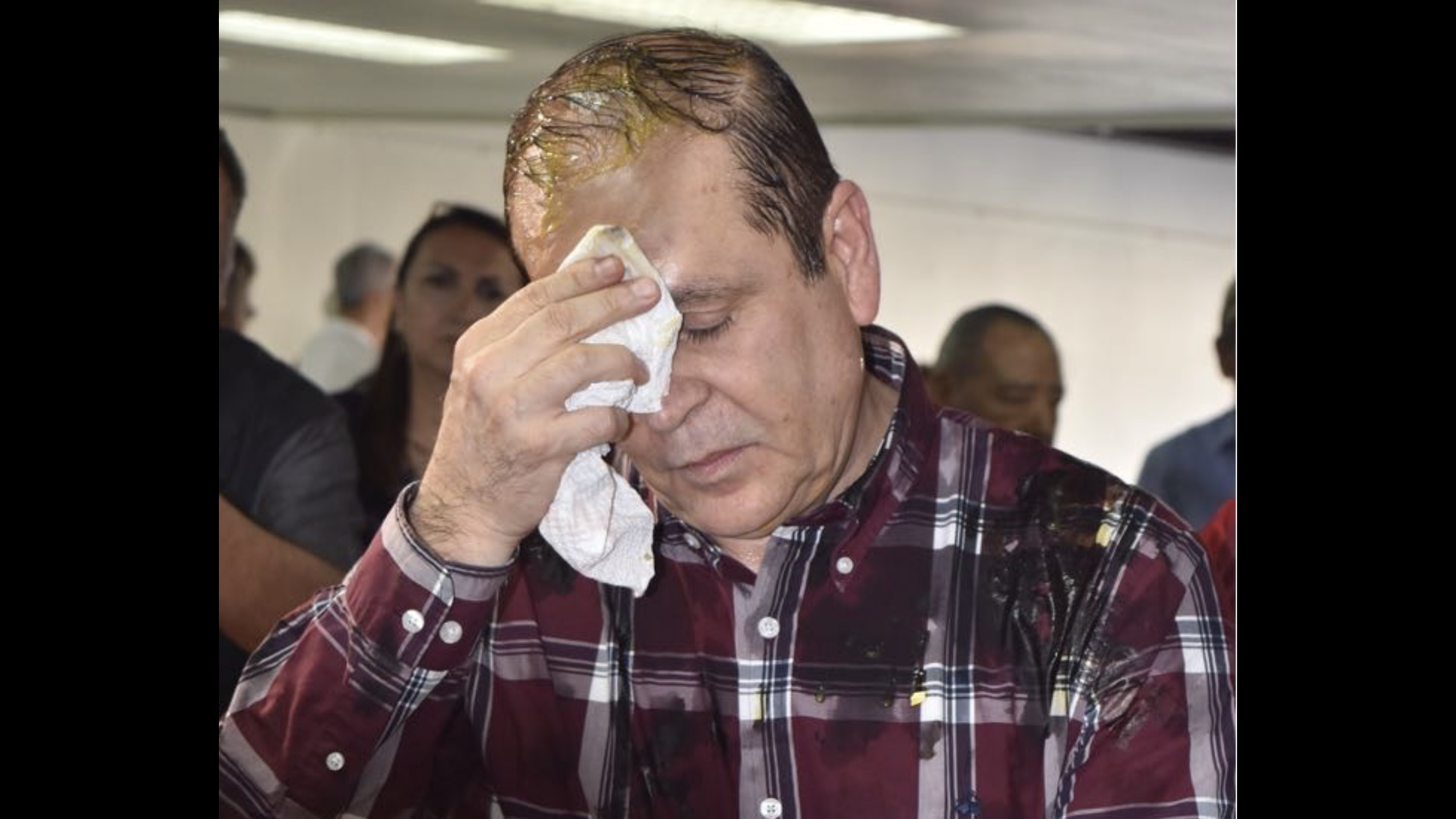 A huevazos agreden a Claudio <br>Bres seguidores de Menera