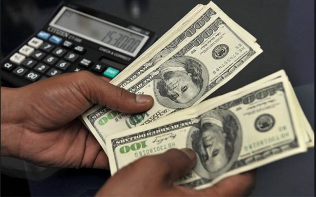 Dólar continúa con descenso, se vende hasta en 18.55 pesos