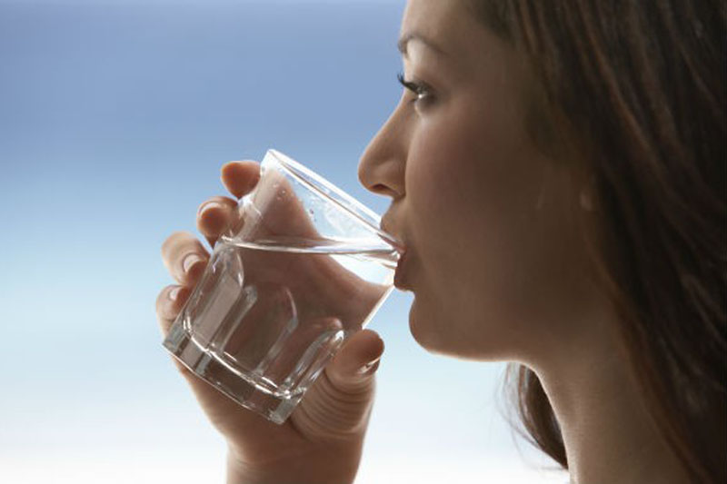 Recomiendan consumir sólo agua potable para evitar riesgos a la salud