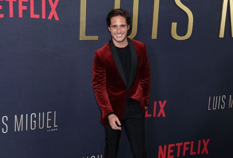 Celebran premier de “Luis Miguel. La serie” con alfombra dorada