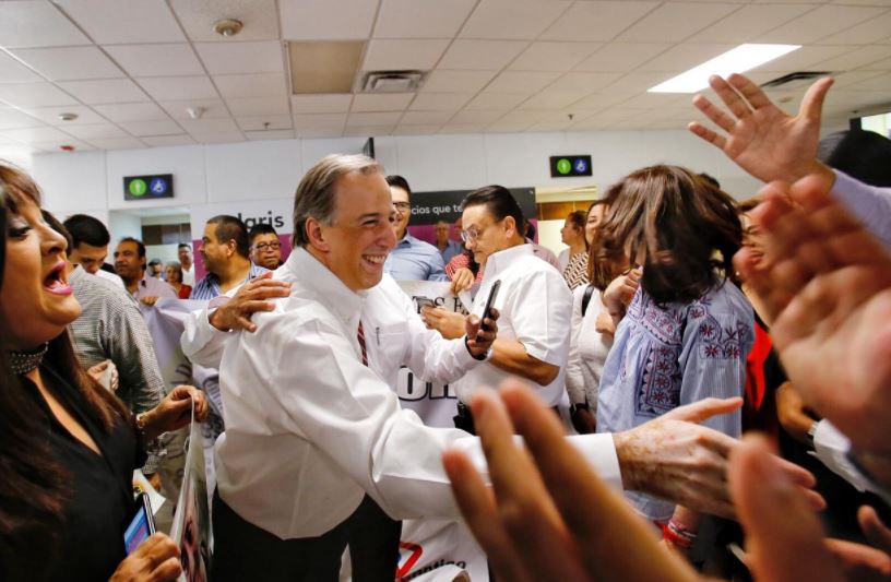Reciben a Meade a ritmo de banda en Culiacán