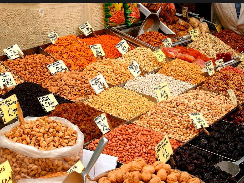 Suben precios alimentarios impulsados por cereales y productos lácteos