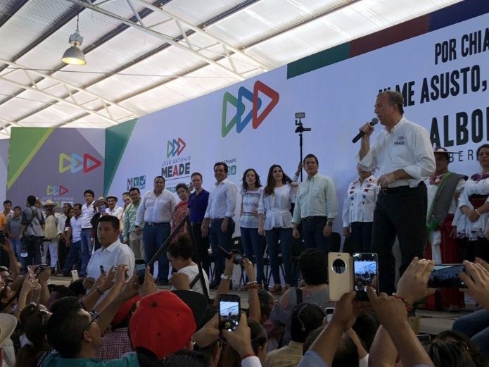 Meade suscribe nueve compromisos por derechos de niños y adolescentes