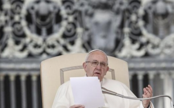 Papa celebra su santo regalando tres mil helados a pobres y sin techo