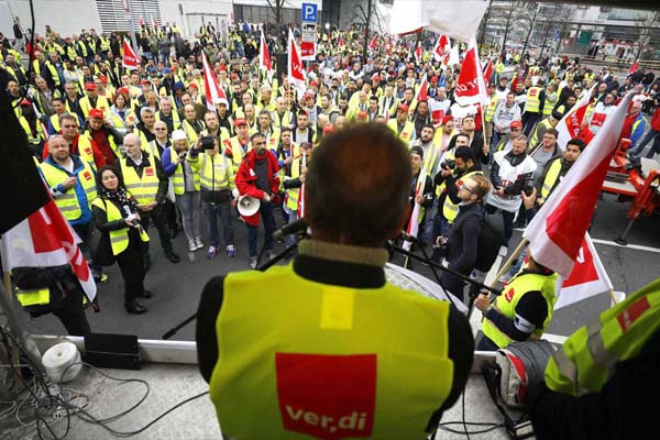 Miles de alemanes afectados por masiva huelga en transporte público