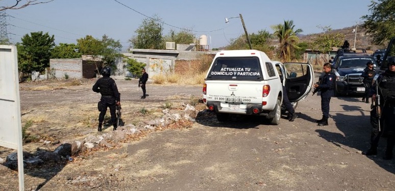 Roban camionetas del INE