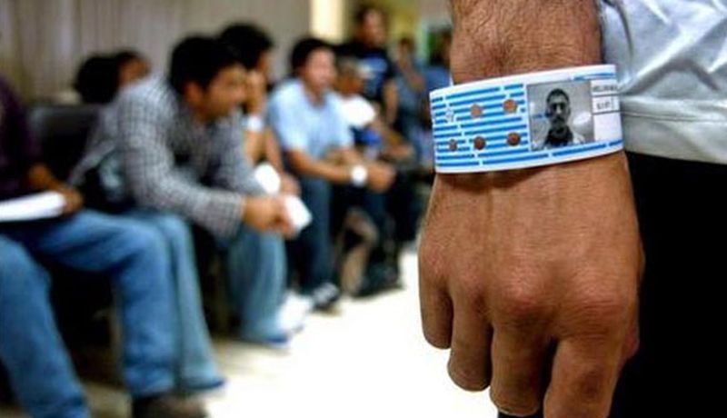 Demandan a empresa privada por “explotar” inmigrantes detenidos en EUA