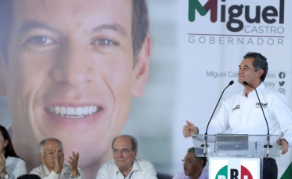 Ochoa Reza pide fiscalizar gastos de AMLO por uso de avión privado