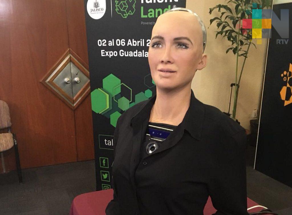 México contribuye mucho al mundo, dice Sophia Robot