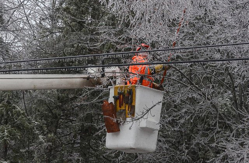 Tormenta de hielo paraliza actividades en Toronto