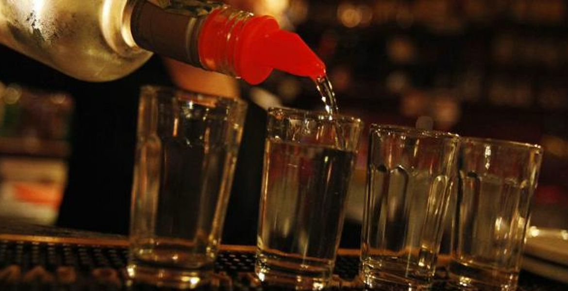 Mueren 28 en Indonesia por alcohol adulterado