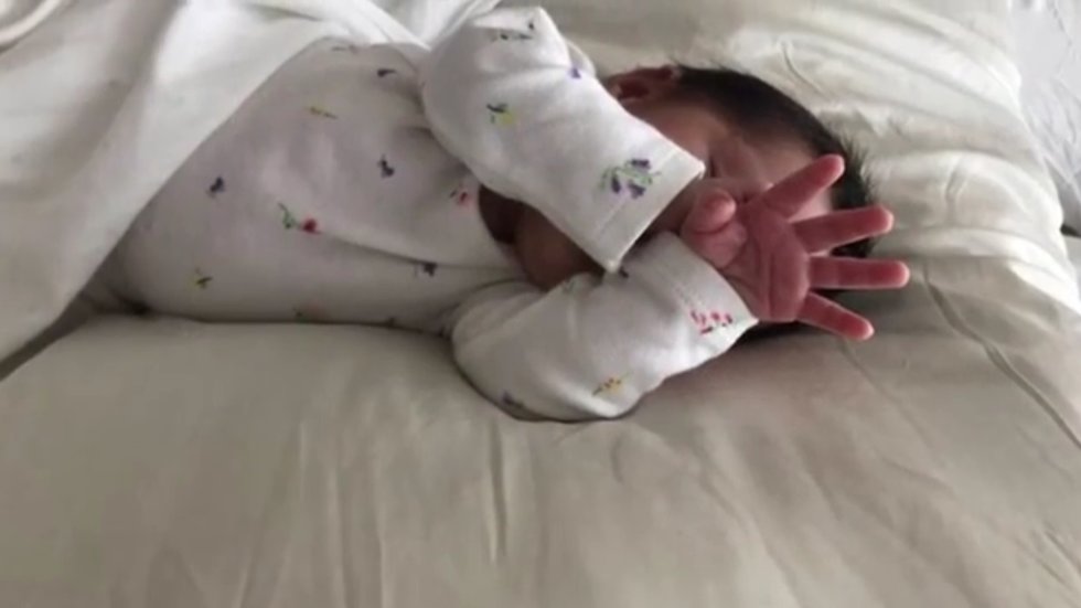 Julión Álvarez comparte primera imagen de su hija