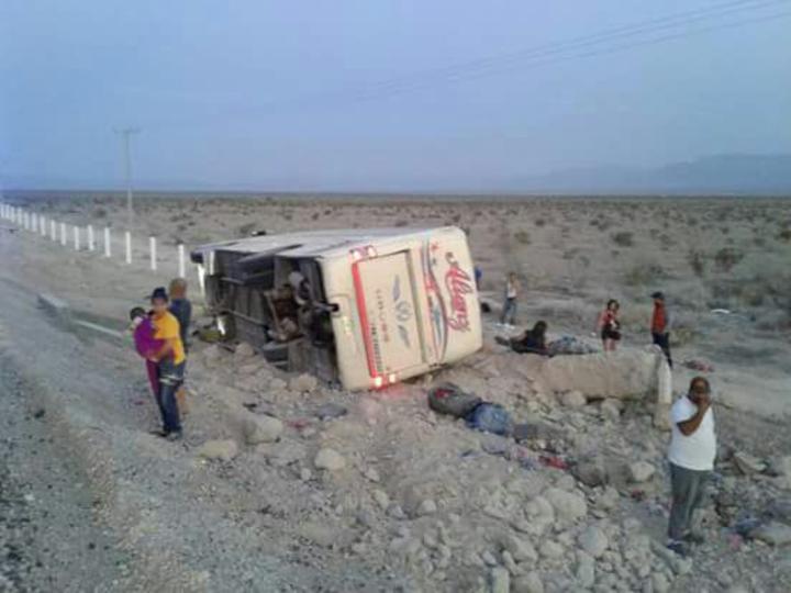 Volcadura deja 7 muertos; viajaban de Acuña a Torreón