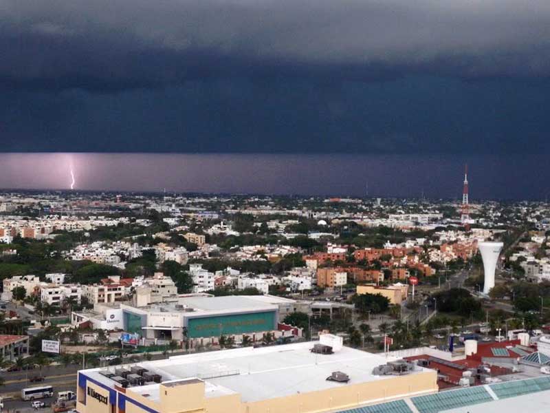 Sorprende granizada en Cancún; ¿no existe el cambio climático?