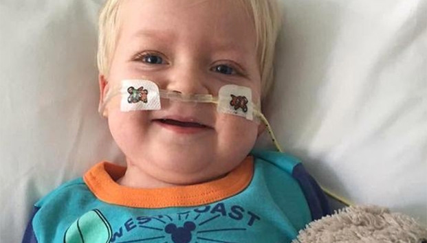 Niño de 2 años despierta de coma