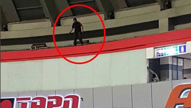 Hombre se lanza de cúpula de terminal de autobuses de CDMX